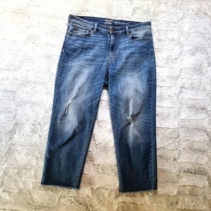 Levi's Signature High Rise Crop Distressed Jean